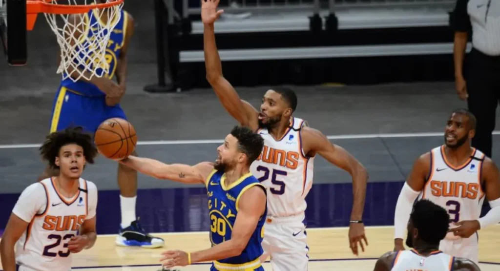 this image shown in Phoenix Suns vs Golden State Warriors match player 